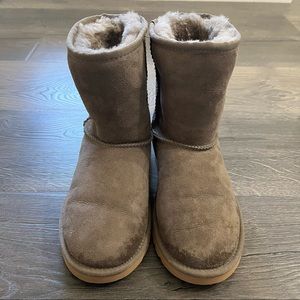 ❌SOLD❌ UGG Boot Size 3 Europe size 33 Gray